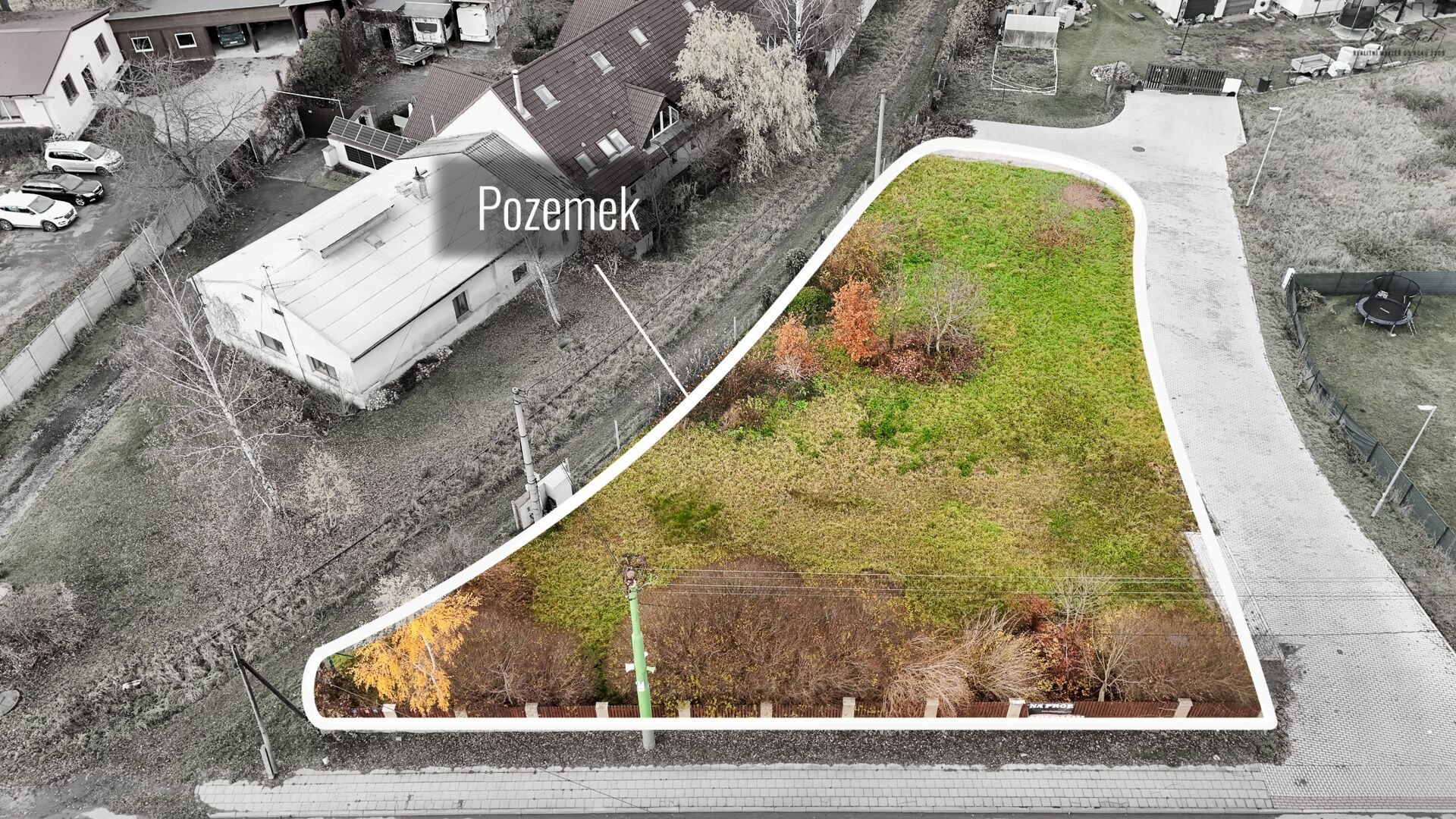 Stavební pozemek 927 m² ve Velvarech se stavebním povolením
