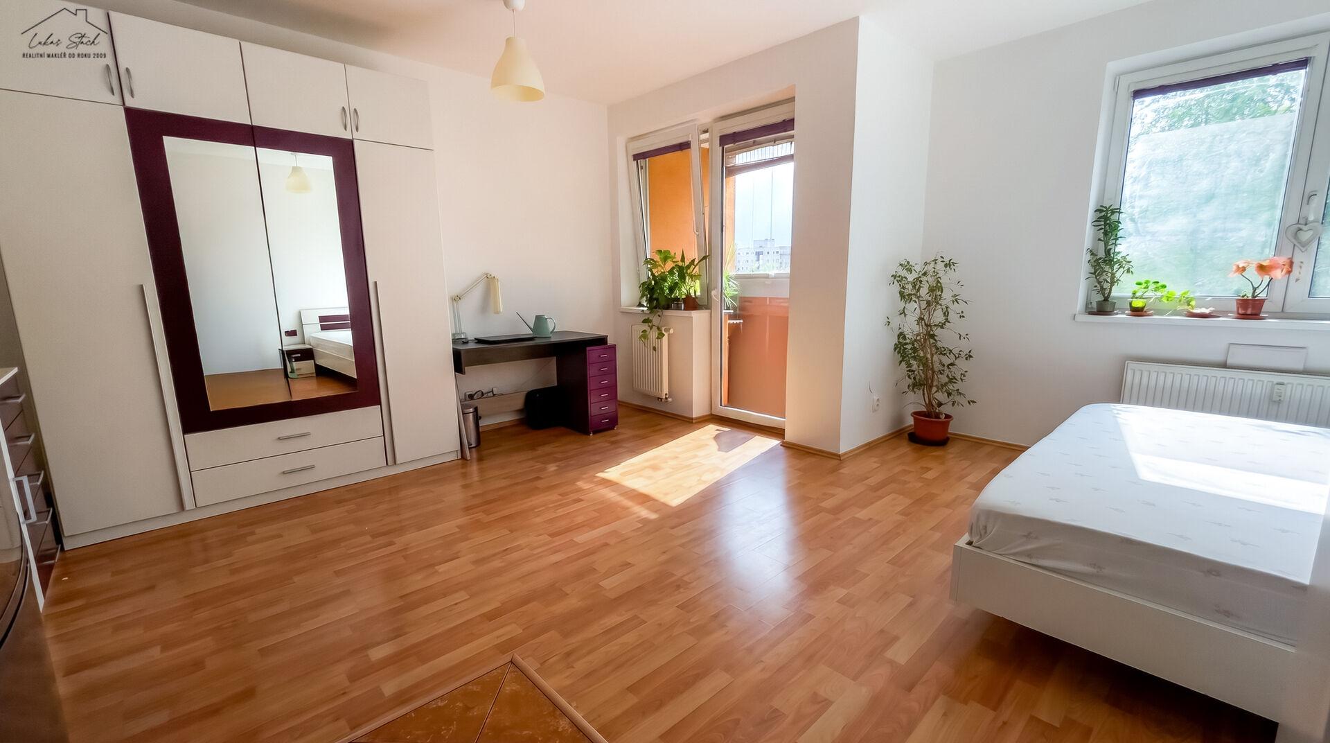 Byt 1+kk/L, parkovací místo, Praha 4