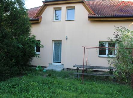 Pronájem - dům/vila, 246 m²