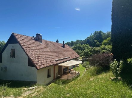Stylová chalupa po rekonstrukcí v podhůří Novohradských hor, obec Klení. Pozemek 1559m2.