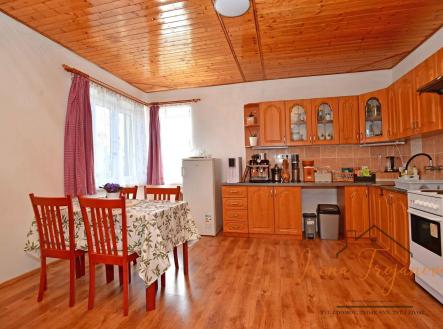 Pronájem - dům/vila, 200 m²