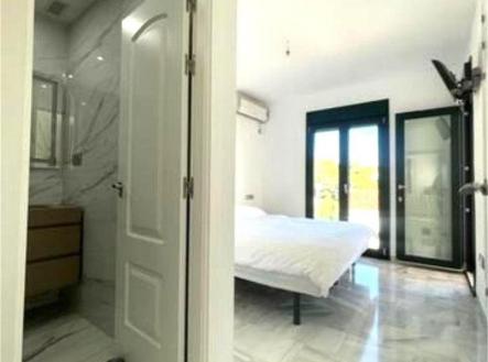 10-bb915d1cb19341576dcdc994b81ab9c5