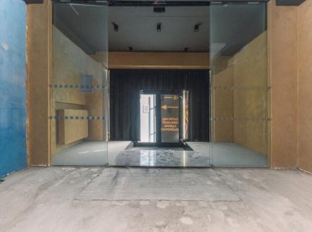 Pronájem obchodní prostor, 360 m²