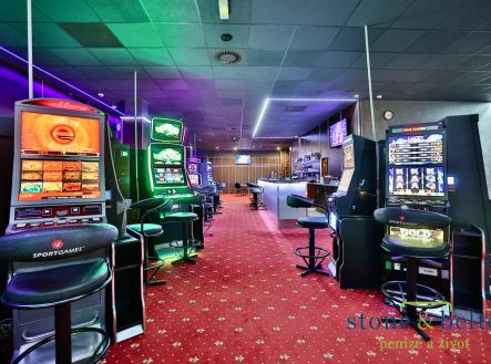 Pronájem obchodní prostor, 440 m²