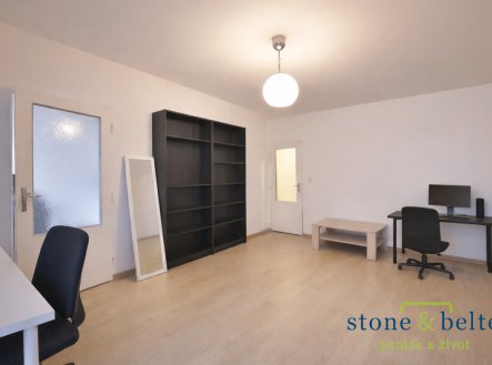 Prodej bytu 3+1 s lodžií – 72 m² – Praha 5 – Smíchov
