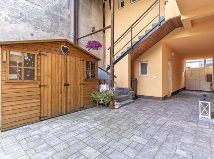 Prodej nájemního domu, 230 m²