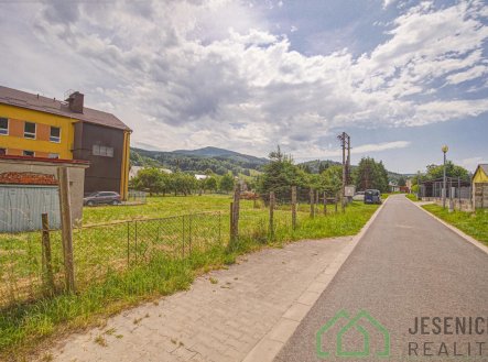 Prodej pozemku pro komerční výstavbu, 1 608 m²