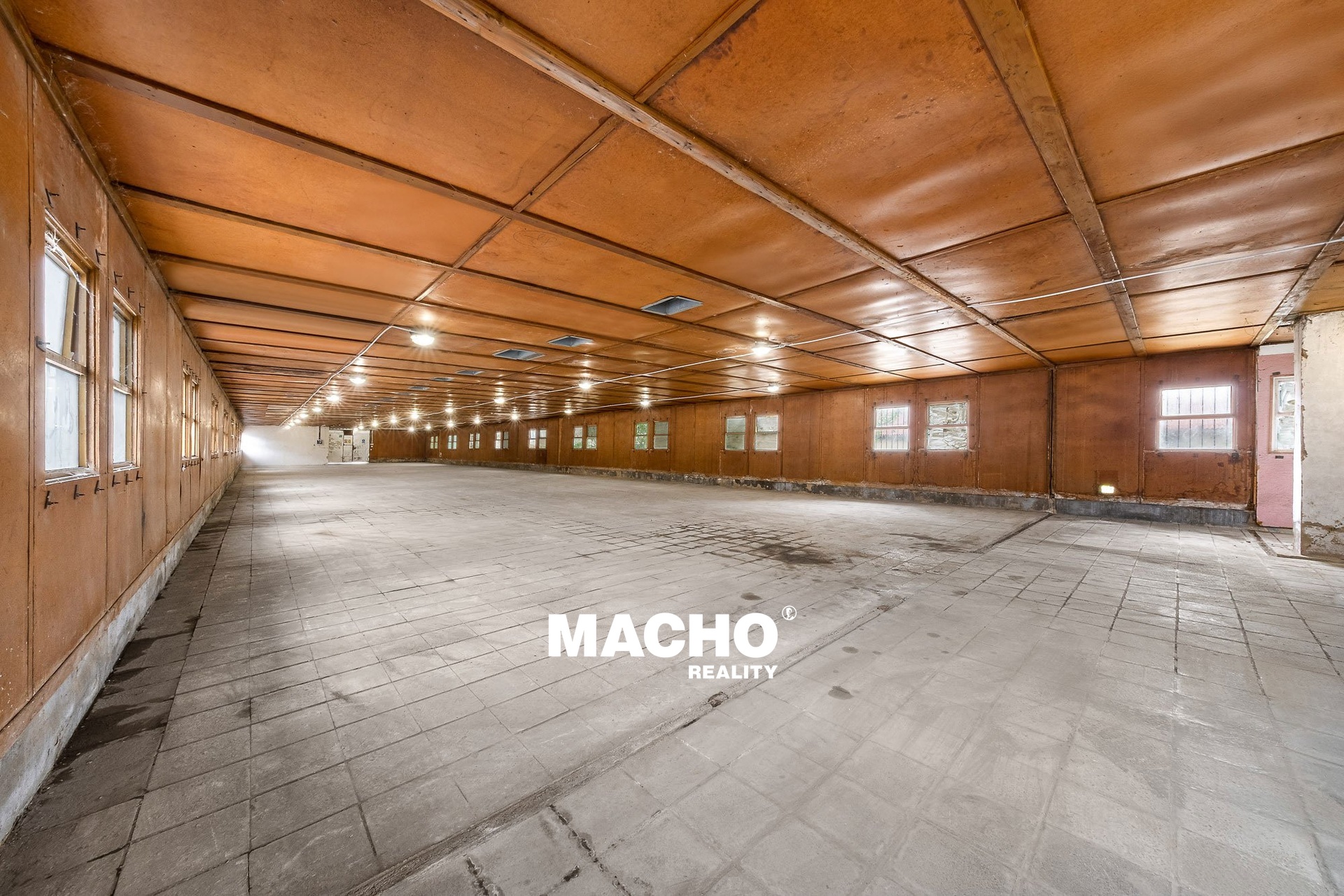 machoreality-pronajem-haly-2-chrastany-03