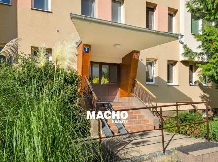 machoreality-prodej-bytu-nad-strouhou-praha-12