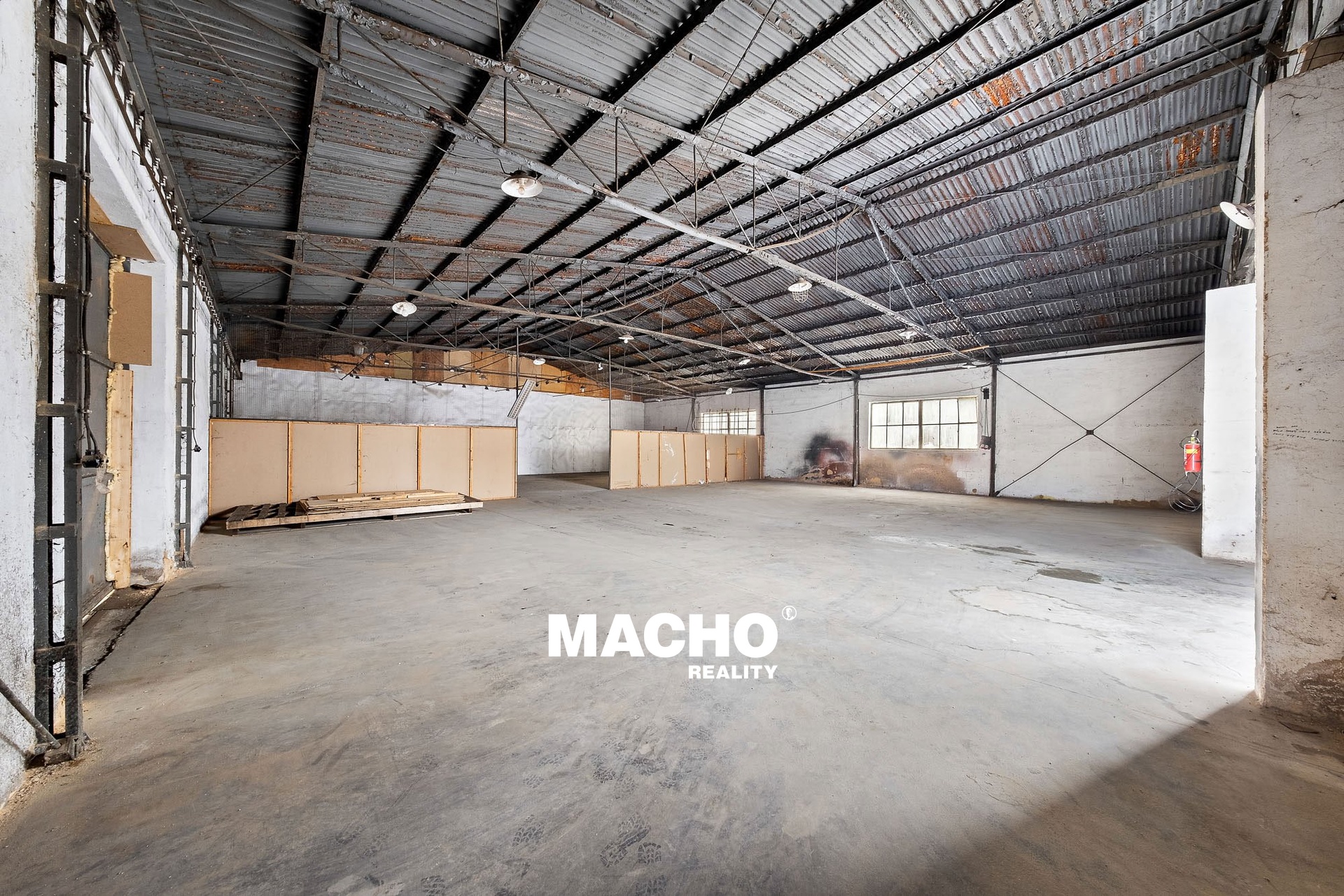 machoreality-pronajem-haly-3-chrastany-02