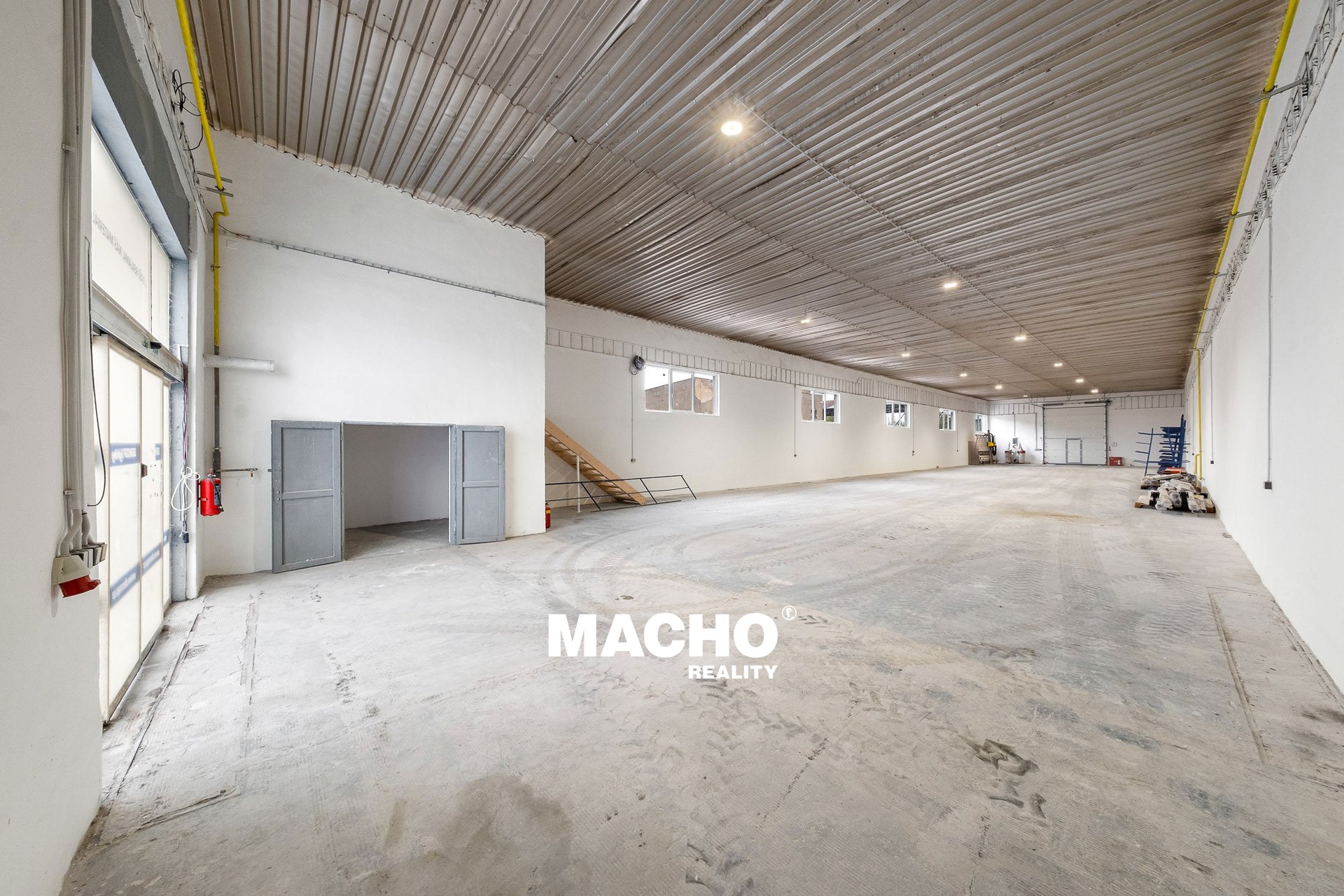 machoreality-pronajem-haly-4-chrastany-03