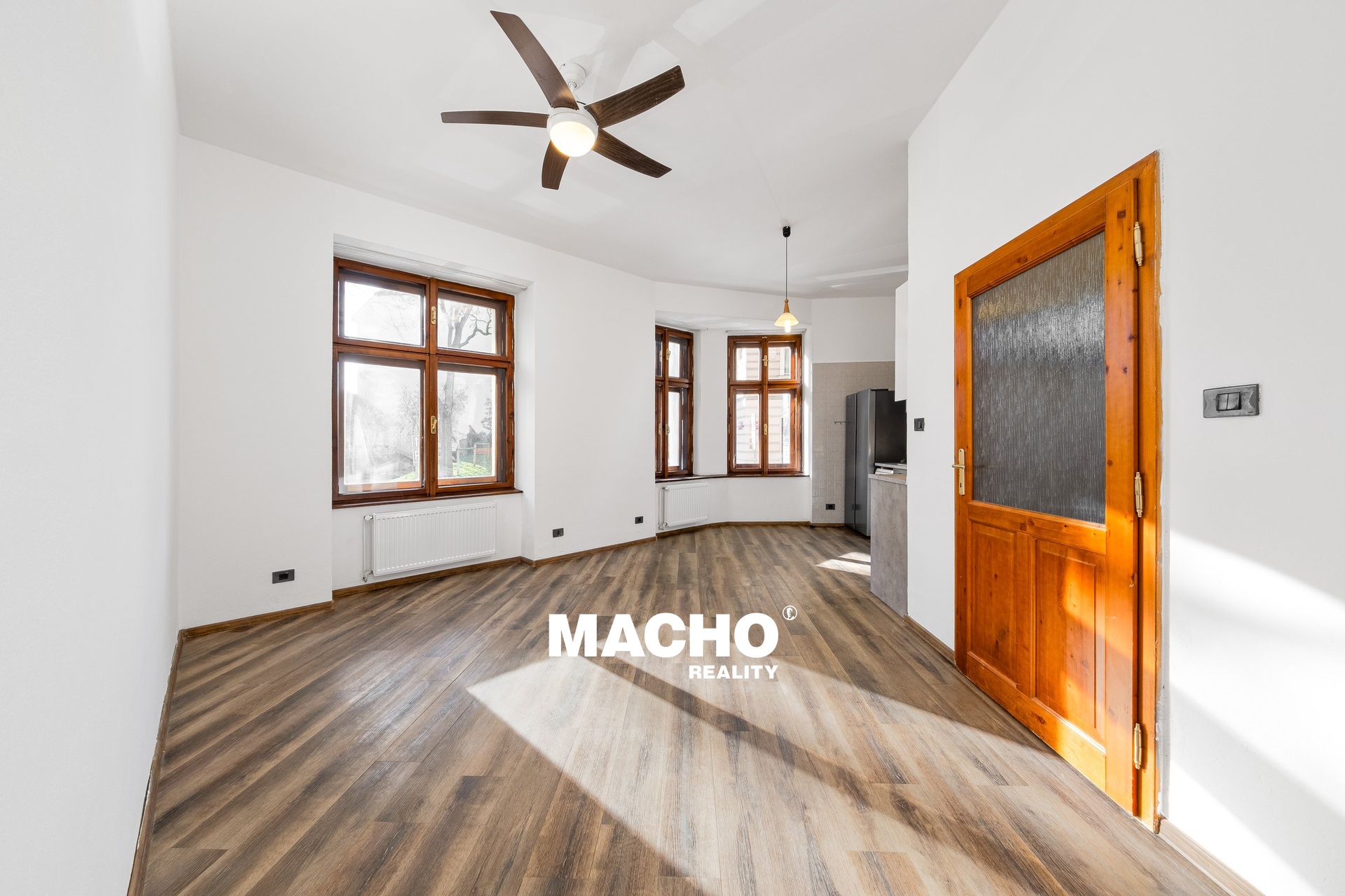 Světlý byt 3+kk, 70 m², Černomořská – Vršovice