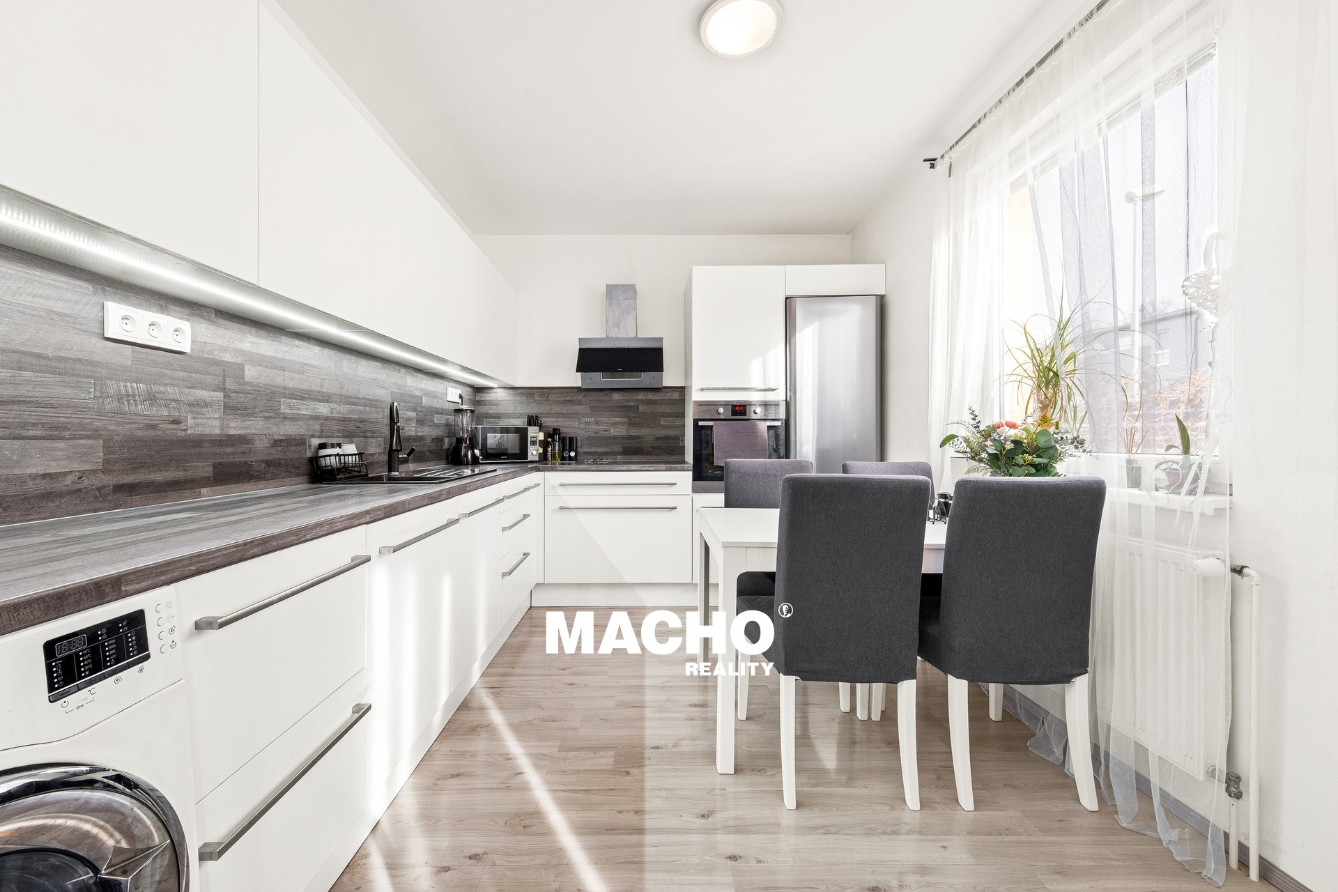 3+kk se soukromou zahradou 199 m² a 2 parkovacími místy, Hostouň