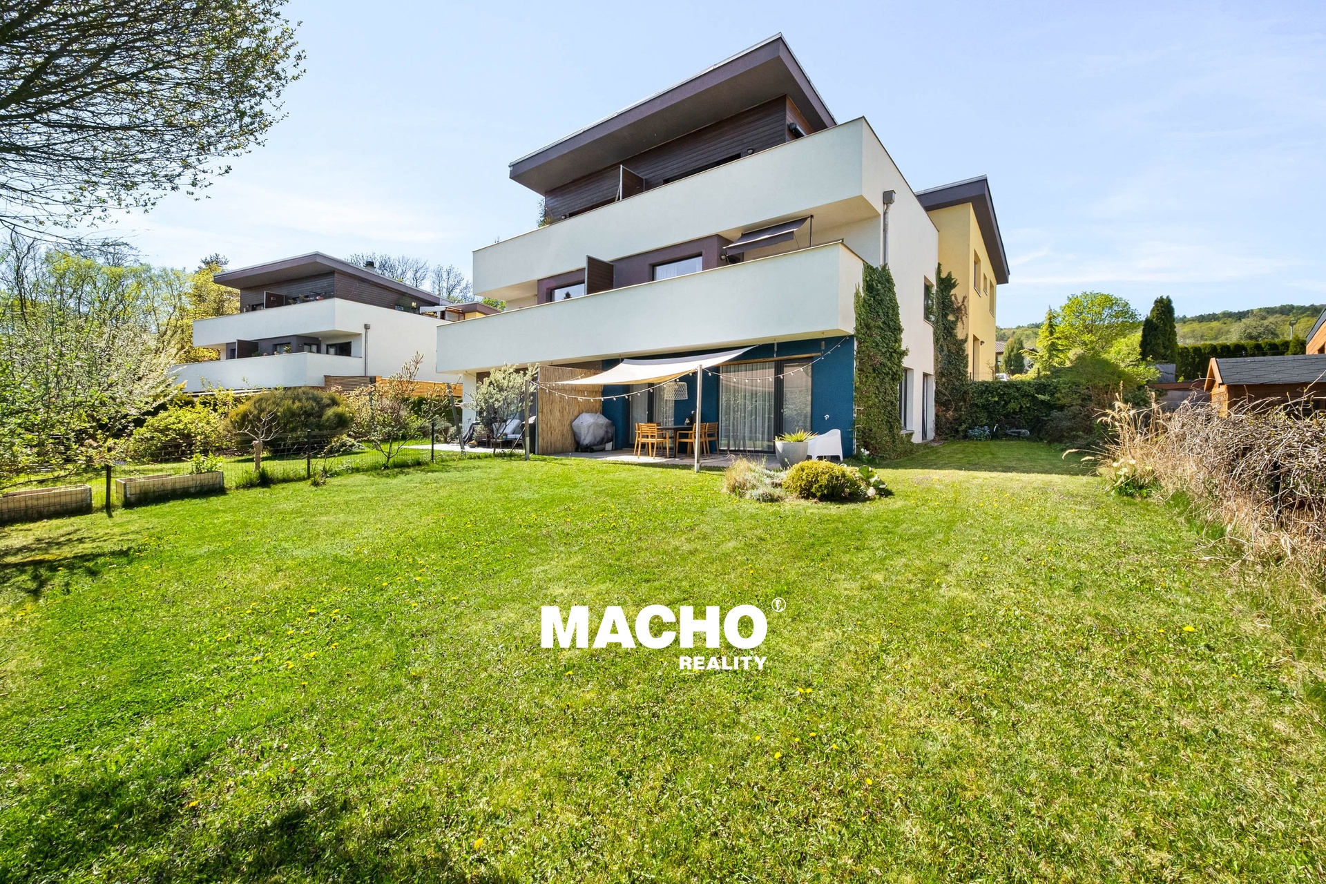 Výjimečný 2+kk, 66 m², se soukromou zahradou a terasou 222 m², garážovým stáním a designovým interié