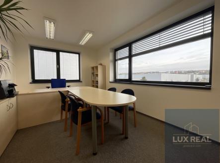 Pronájem kanceláře, 110 m²