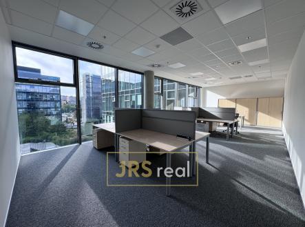 Pronájem kanceláře, 684 m²