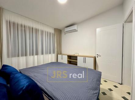 WhatsApp Image 2025-11-13 at 15.10.03 (1)