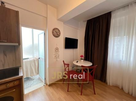 WhatsApp Image 2025-12-04 at 12.45.52 (6)