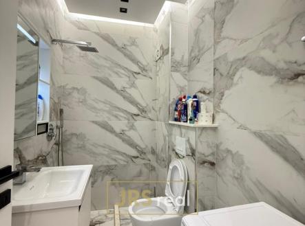 WhatsApp Image 2025-12-04 at 13.18.10 (1)