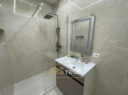 WhatsApp Image 2025-12-04 at 13.30.49 (1)