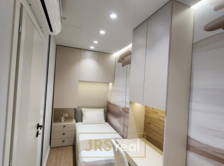 WhatsApp Image 2025-12-11 at 20.17.52