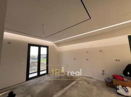 WhatsApp Image 2026-02-03 at 14.28.23