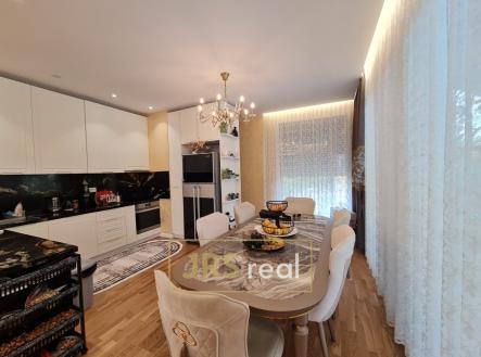 WhatsApp Image 2026-02-09 at 12.00.54 (4)