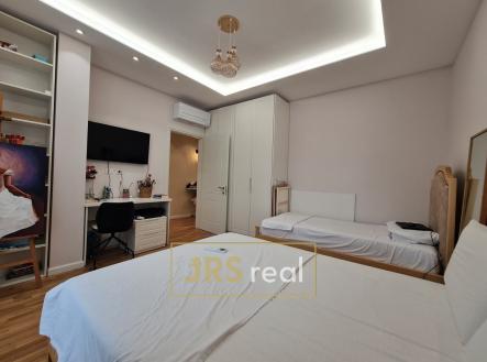 WhatsApp Image 2026-02-09 at 12.00.54 (13)