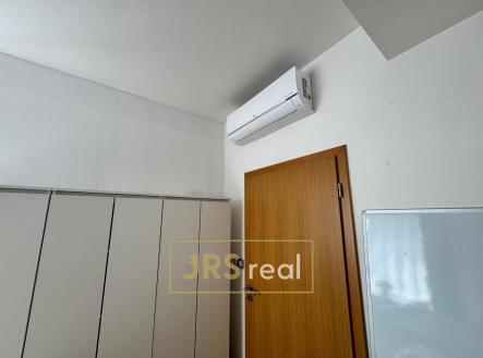 Pronájem bytu, 1+kk, 33 m²