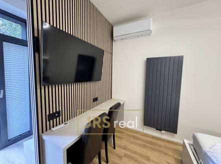 Pronájem bytu, 1+kk, 32 m²