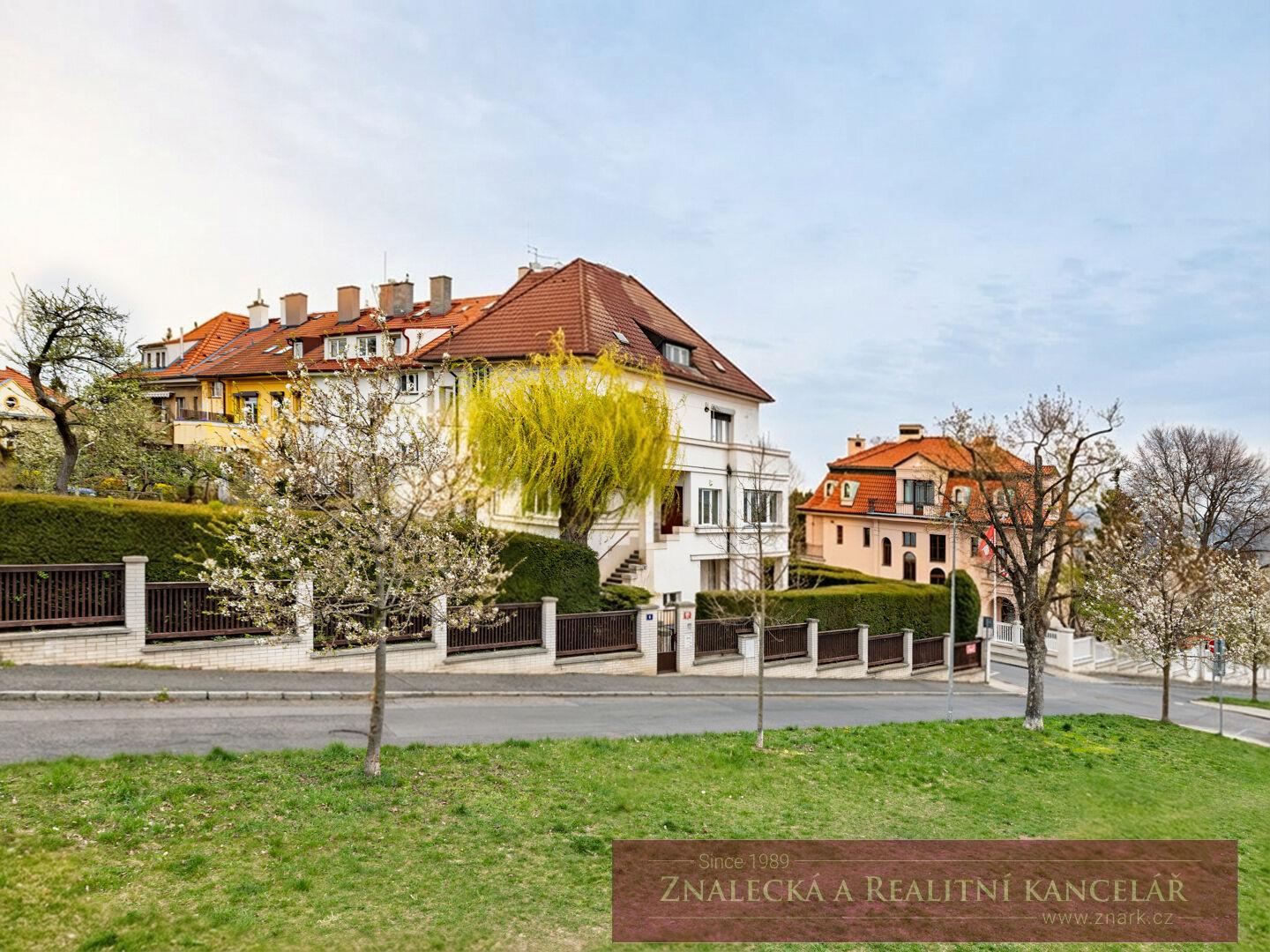 Prodej bytu 3+1 s půdním prostorem a sluneční lázní, Praha 6 – Hanspaulka