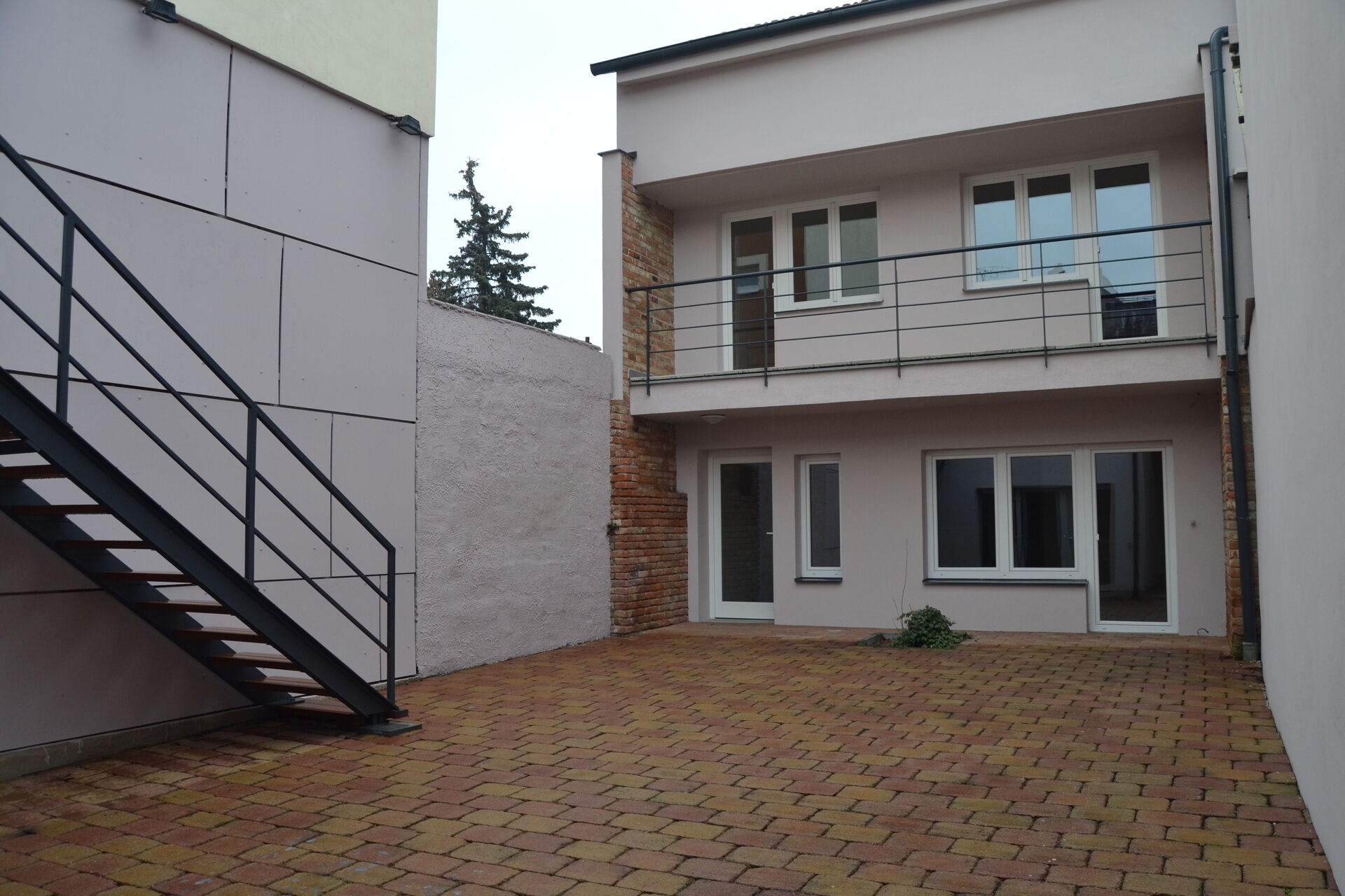 prostorné sídlo, kanceláře