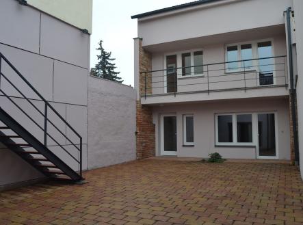 Prodej komerčního objektu, obchodní centrum, 195 m² obrázek