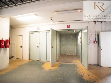 Pronájem skladovací prostor, 223 m²