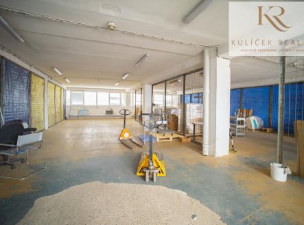 Pronájem skladovací prostor, 456 m²