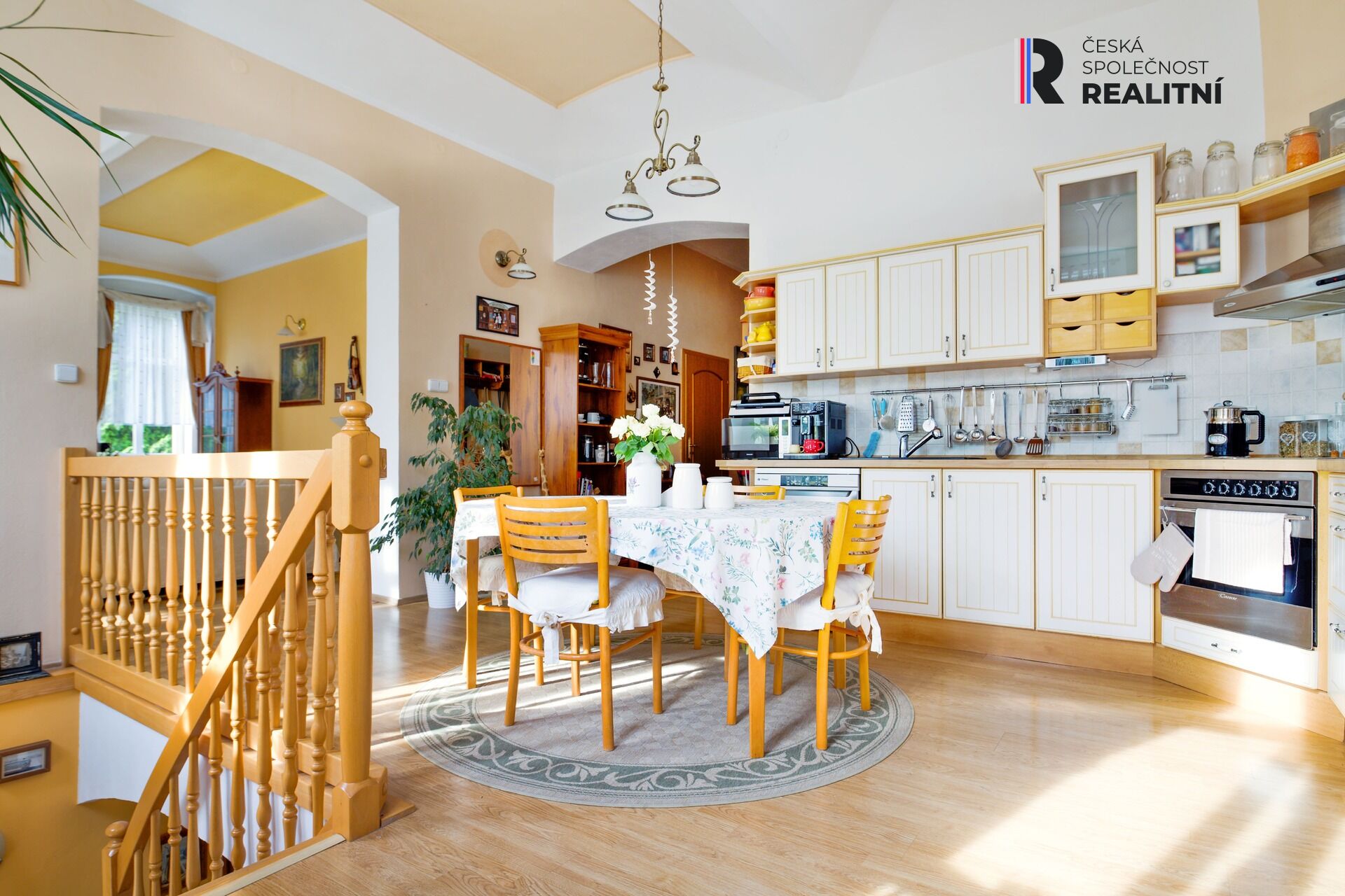 Prodej vícegenerační vily/RD, 3 bytové jednotky, garáž, dílna, wellness... Pozemek 1635m2, Chudeřín