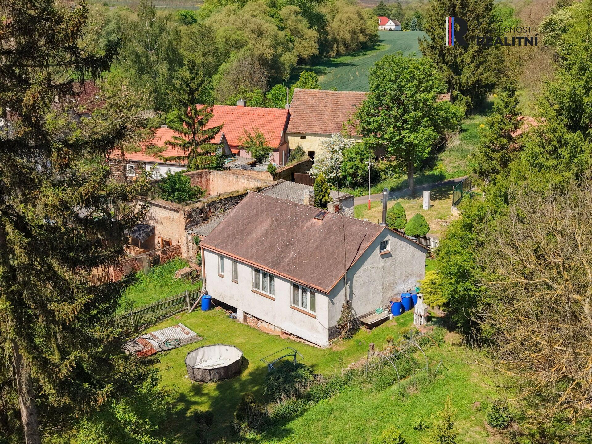 Prodej domu 2+1 s podsklepenou dílnou, pozemek 574m2