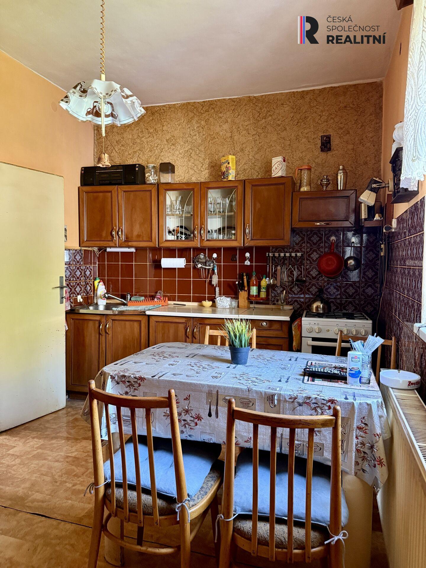 Prodej domu 2+1 s podsklepenou dílnou, pozemek 574m2