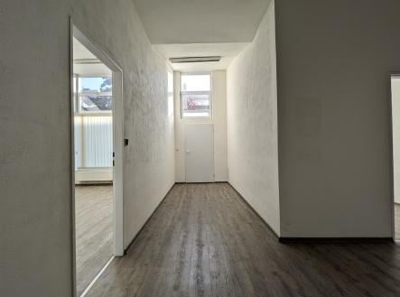 Pronájem - obchodní prostor, 106 m²