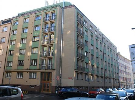 Pronájem - skladovací prostor, 281 m²