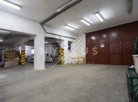 Pronájem - skladovací prostor, 2 000 m²
