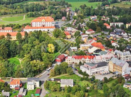 Prodej - nájemní dům, 839 m²