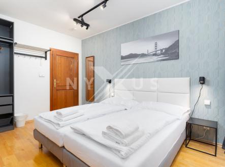 Prodej - obchodní prostor, 270 m²