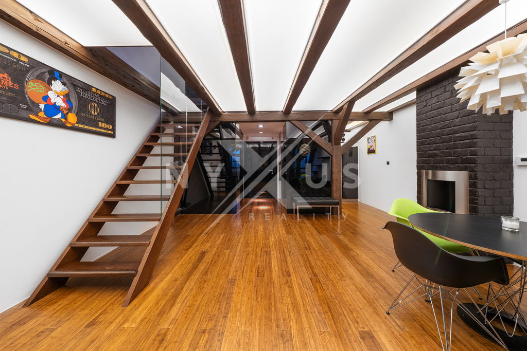 Obývací pokoj - vstupní dveře