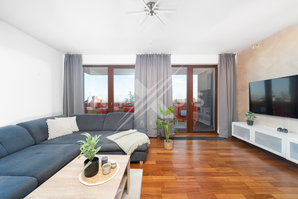 Obývací pokoj se vstupem na terasu