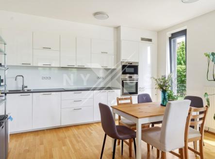 Pronájem bytu, 3+kk, 233 m²