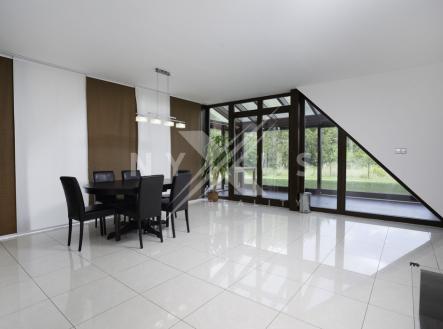 Pronájem domu/vily, 204 m²