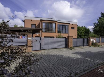 Pronájem domu/vily, 204 m²