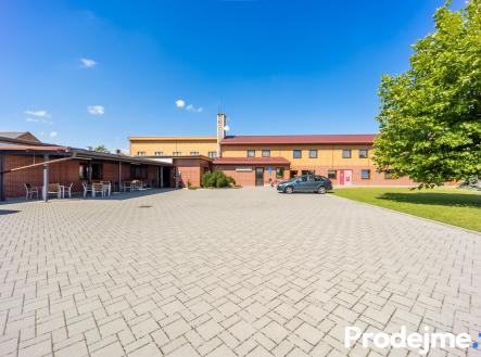 Prodej - hotel, 2 760 m²