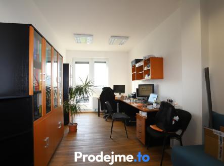 Pronájem kanceláře, 87 m²